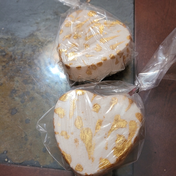 Homemade Soaps, bath salts and bath bombs - Picture 2 of 6